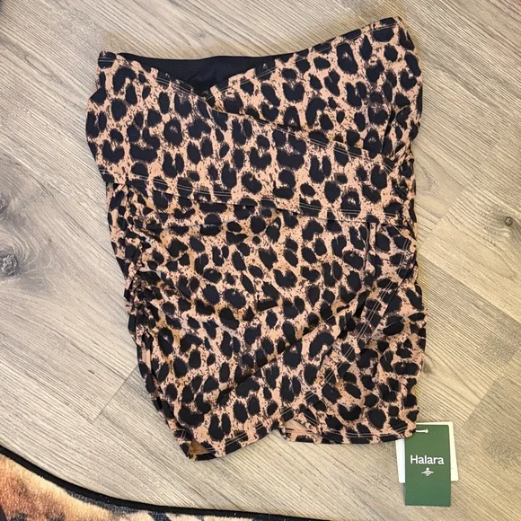 HALARA Leopard Print Ruched Mini Skirt in Beige and Black - Picture 8 of 16